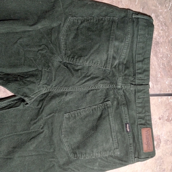 🦋🏵️🦋Wrangler Green Corduroy Flared Pants Size 14×34 - Picture 10 of 14